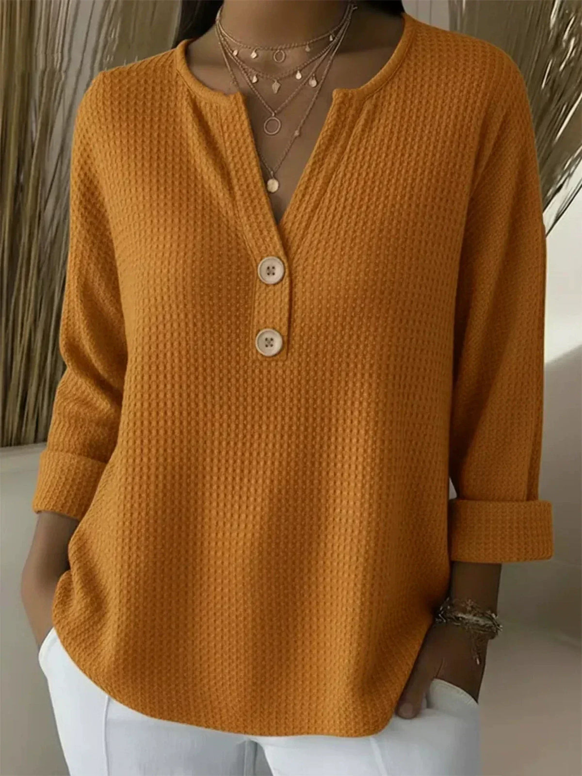 Lucienne | T-shirt Henley Gaufrée avec Boutons