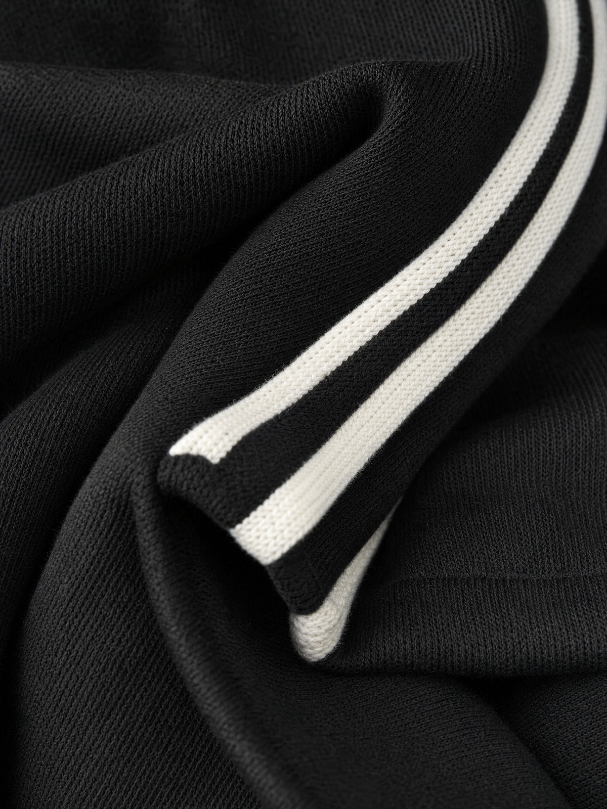 Robe Longue Sweat Minimaliste à Col Boutonné et Liserés Blancs – Kaki