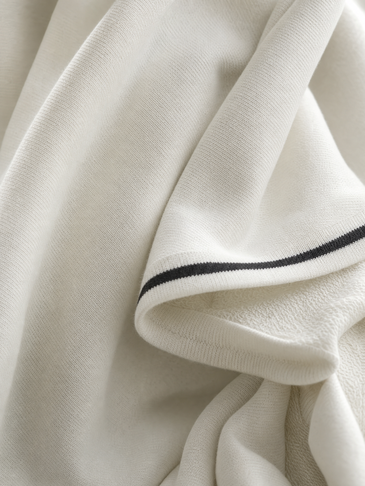 Robe Longue Sweat Minimaliste à Col Boutonné et Liserés Blancs – Blanc