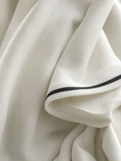 Robe Longue Sweat Minimaliste à Col Boutonné et Liserés Blancs – Blanc