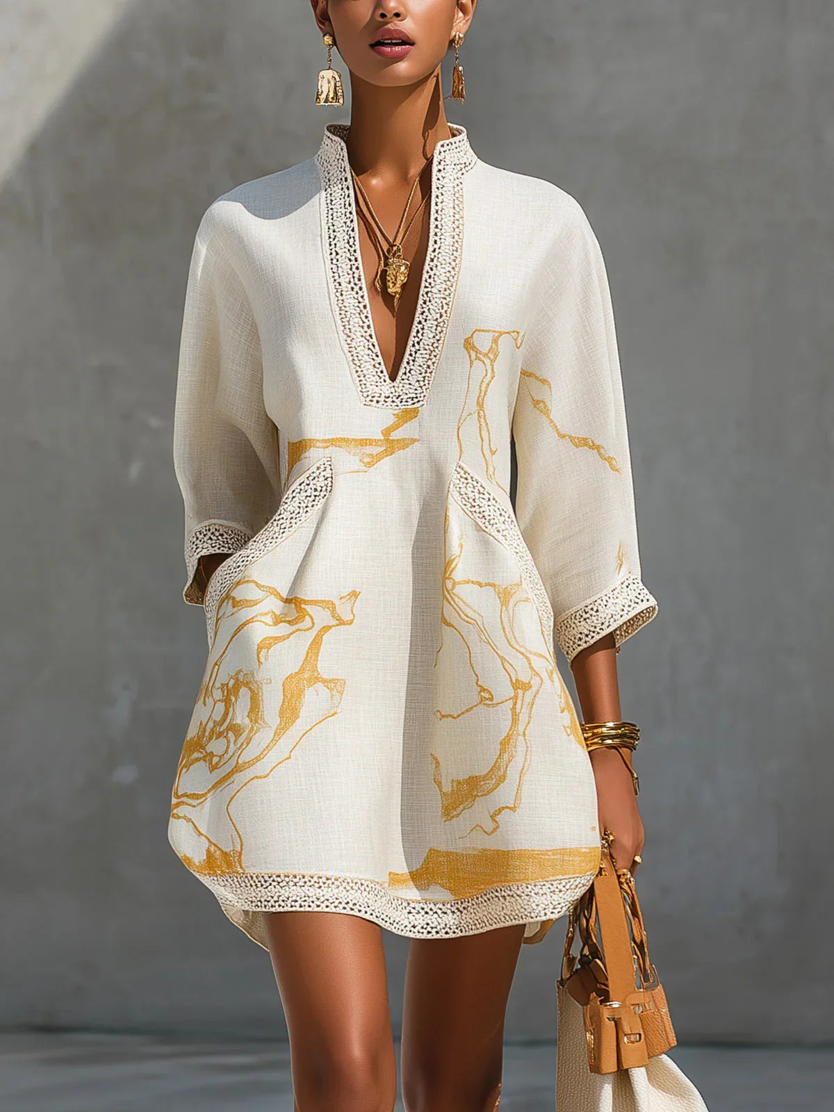 Fortuna | Robe Courte Noire à Motifs Marbrés Dorés & Finitions Crochet