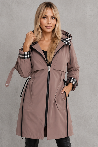 Mabelle | Veste Imperméable à Capuche et Liseré à Carreaux